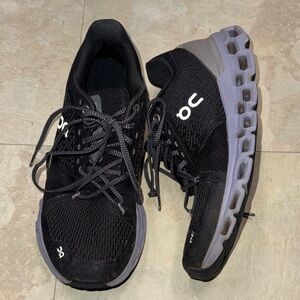 On Running Size 7 women’s Cloudstratus Black and Gray Athletic Shoes sneakers